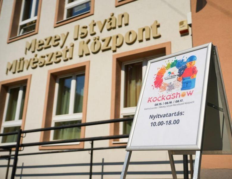 Mezey István Művészeti központ bejárata
